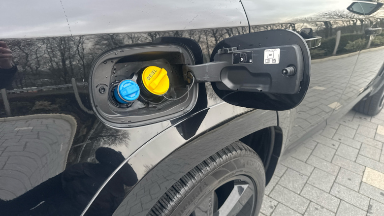 Land Rover Defender 3.0 D250 X-Dynamic SE 110 5dr Auto Diesel Estate